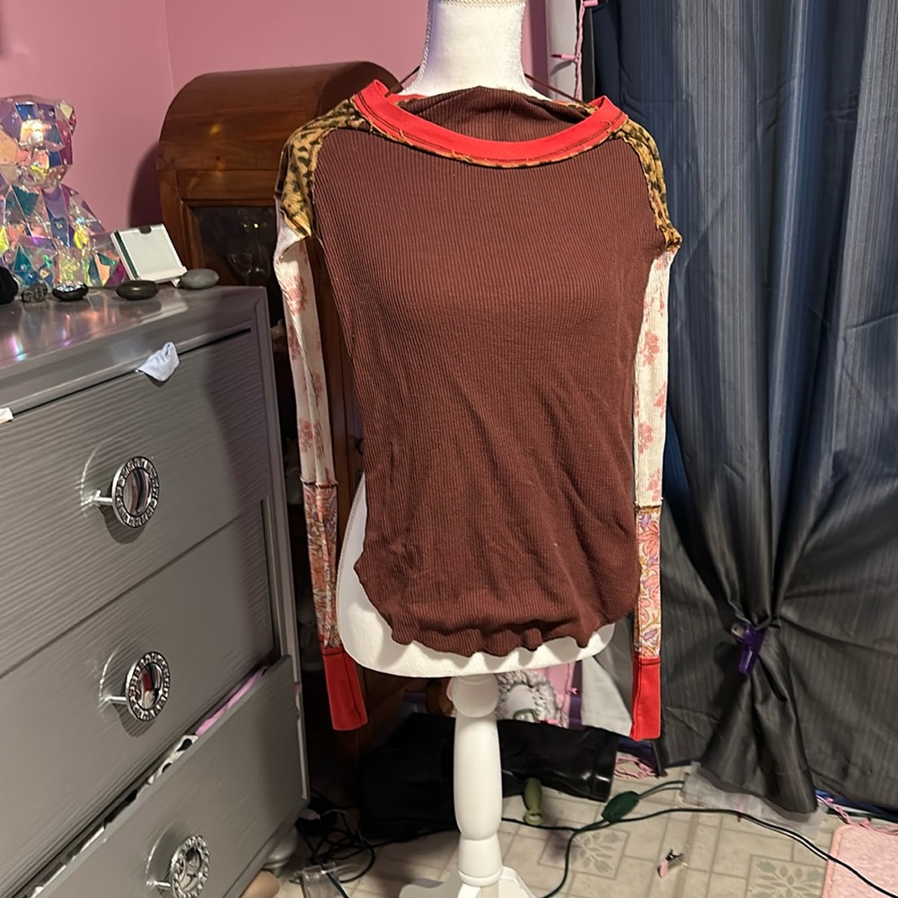 We The Free ribbed top with beautiful sleeves!